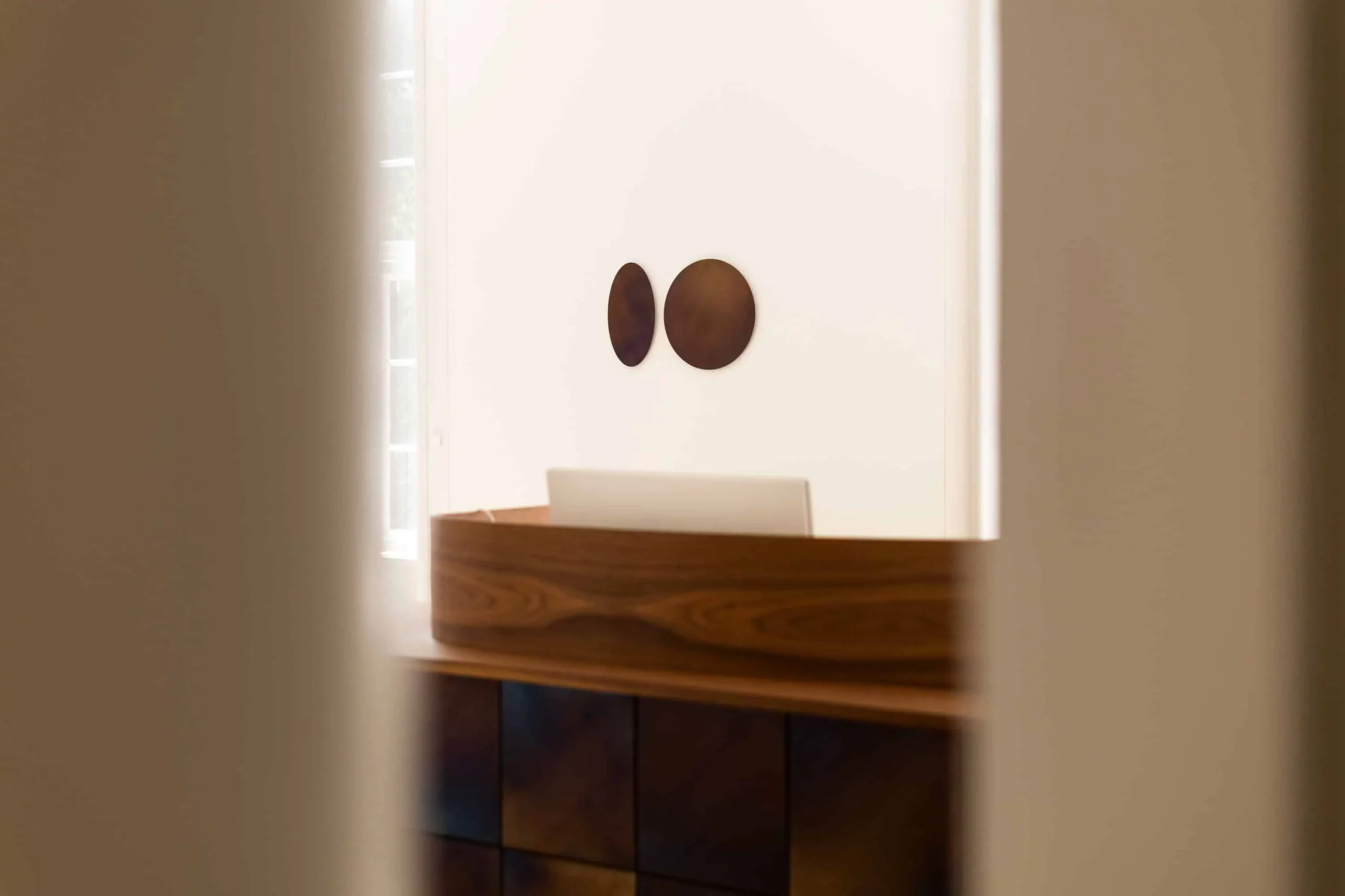 copenhagen eye institute logo på væg