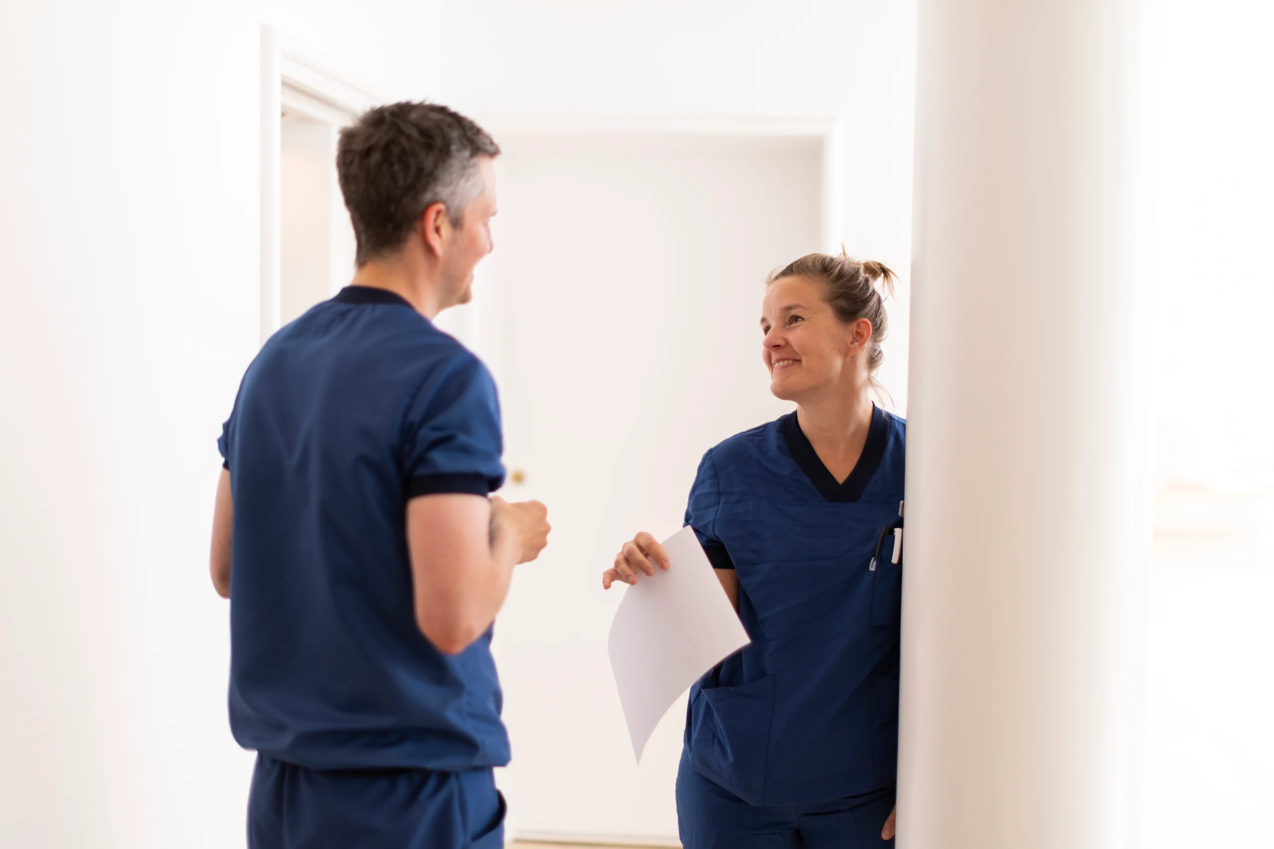 øjenlæge og sekretær